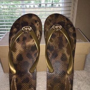 🌹Final Sale!! Michael Kors flip flops